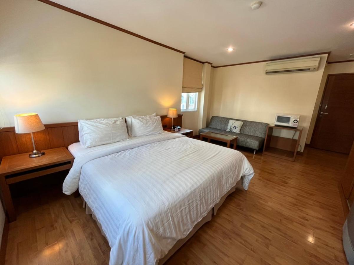 Jhouse Thonglor Hotel Bangkok Exterior photo
